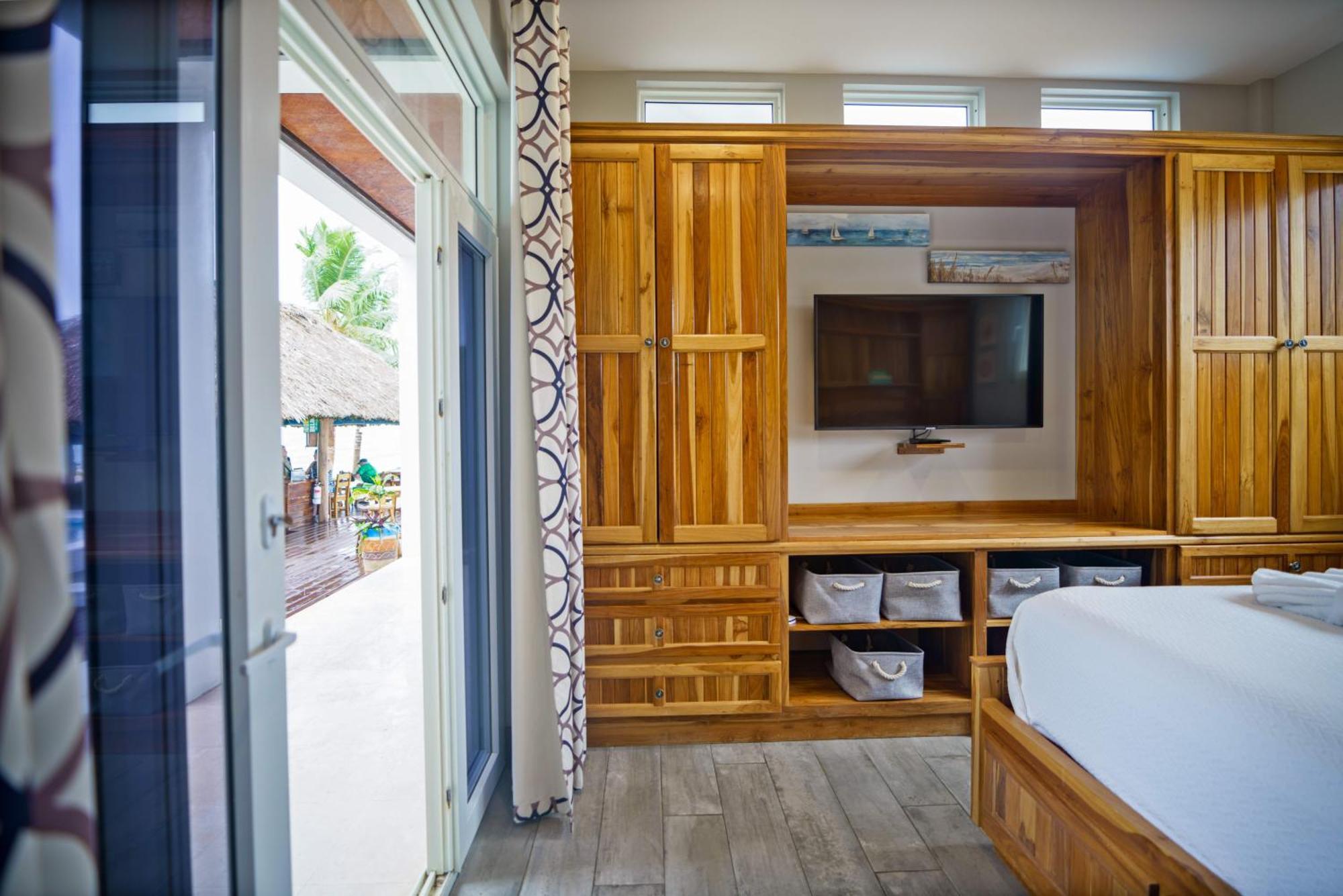 Ocean Breeze Hotel Placencia ภายนอก รูปภาพ